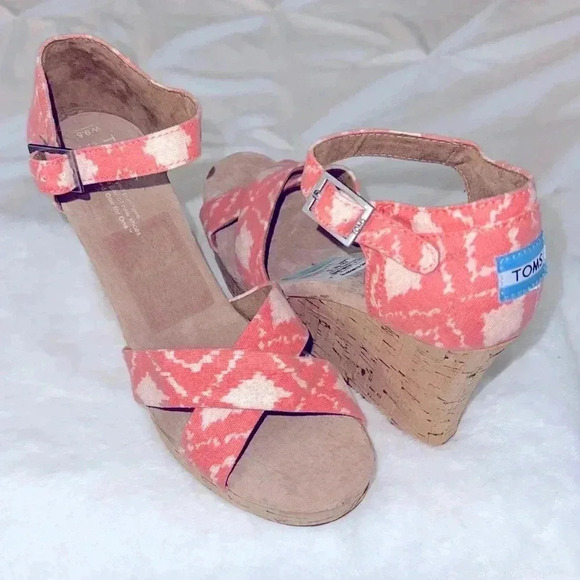TOMS Sienna Cork Wedge Sandals Coral Cream Size 9.5 NWOT Summer Shoes Vacation - Picture 2 of 9